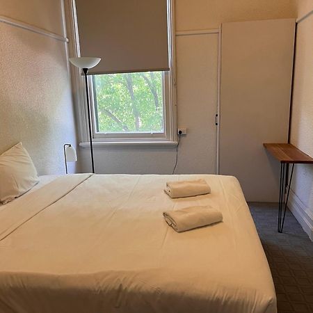 Prince Of Wales Hotel Wagga Wagga Bagian luar foto