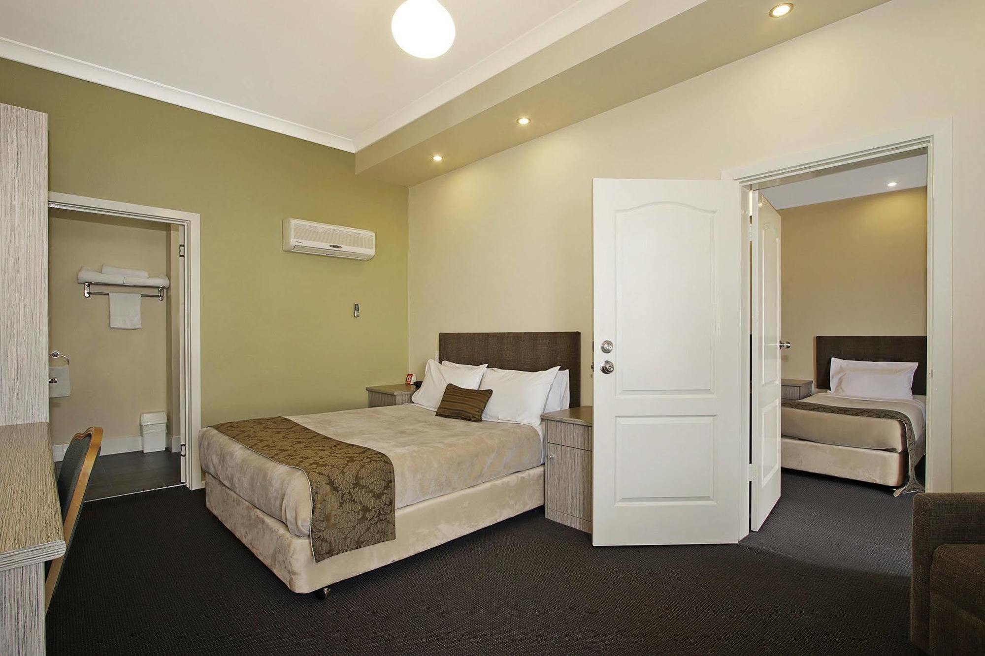 Prince Of Wales Hotel Wagga Wagga Bagian luar foto